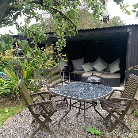 Stunning 2-Bed Cabin In Nantglyn Denbigh Exterior photo