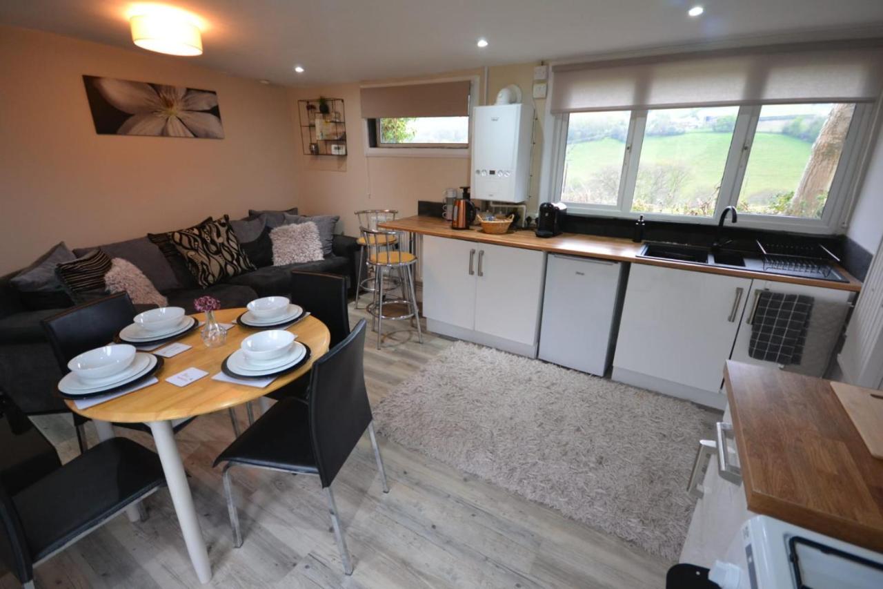 Stunning 2-Bed Cabin In Nantglyn Denbigh Exterior photo