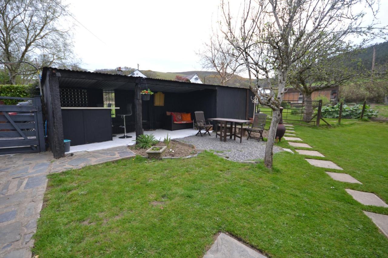 Stunning 2-Bed Cabin In Nantglyn Denbigh Exterior photo